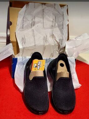 New Women's Skechers Black "WALK" Slip On's Wide, Washable Size 6.5 - Save $